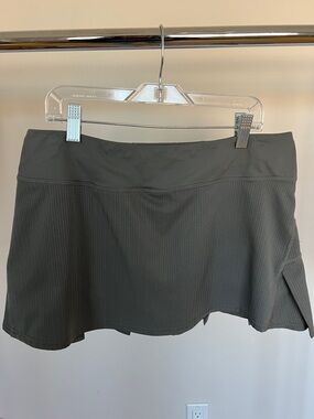 Lululemon tennis skirt. Size 6